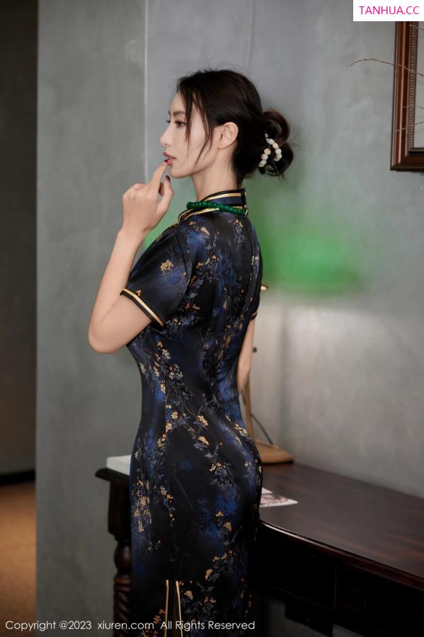   [XiuRen]高清写真图 2023.11.14 No.7656 lingyu69 旗袍黑丝第33张图片